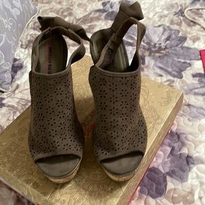 American rage 8 1/2 leather sandal 5” Heel platform